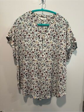 Maurices White Floral Zip-Front Short Sleeve Blouse